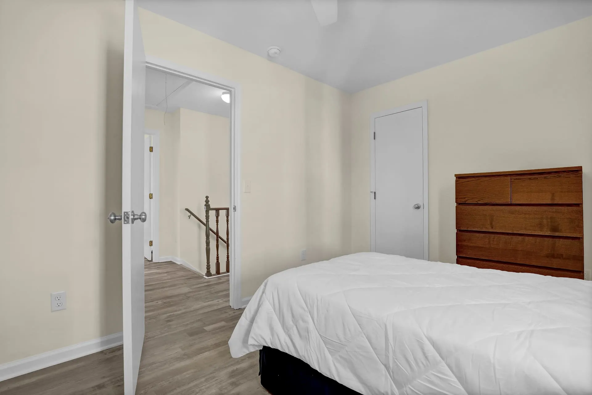 Queen bedroom